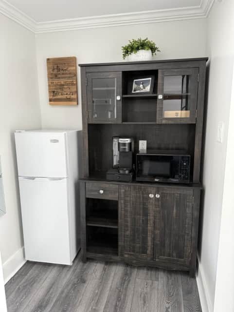 Superior King Suite with 6pc ensuite, kitchenette