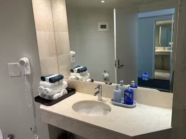 Modern Ensuite Bathroom