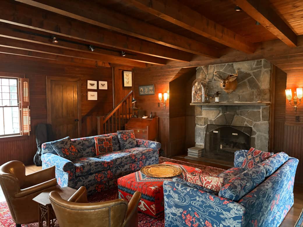 Living Room with gas fireplace