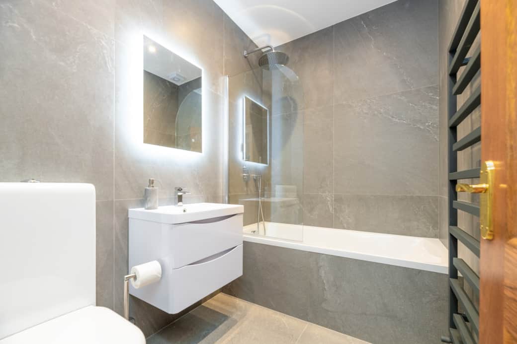 PLAS BRITTANIA BATHROOM 1A PLAS BRITTANIA BATHROOM 1A