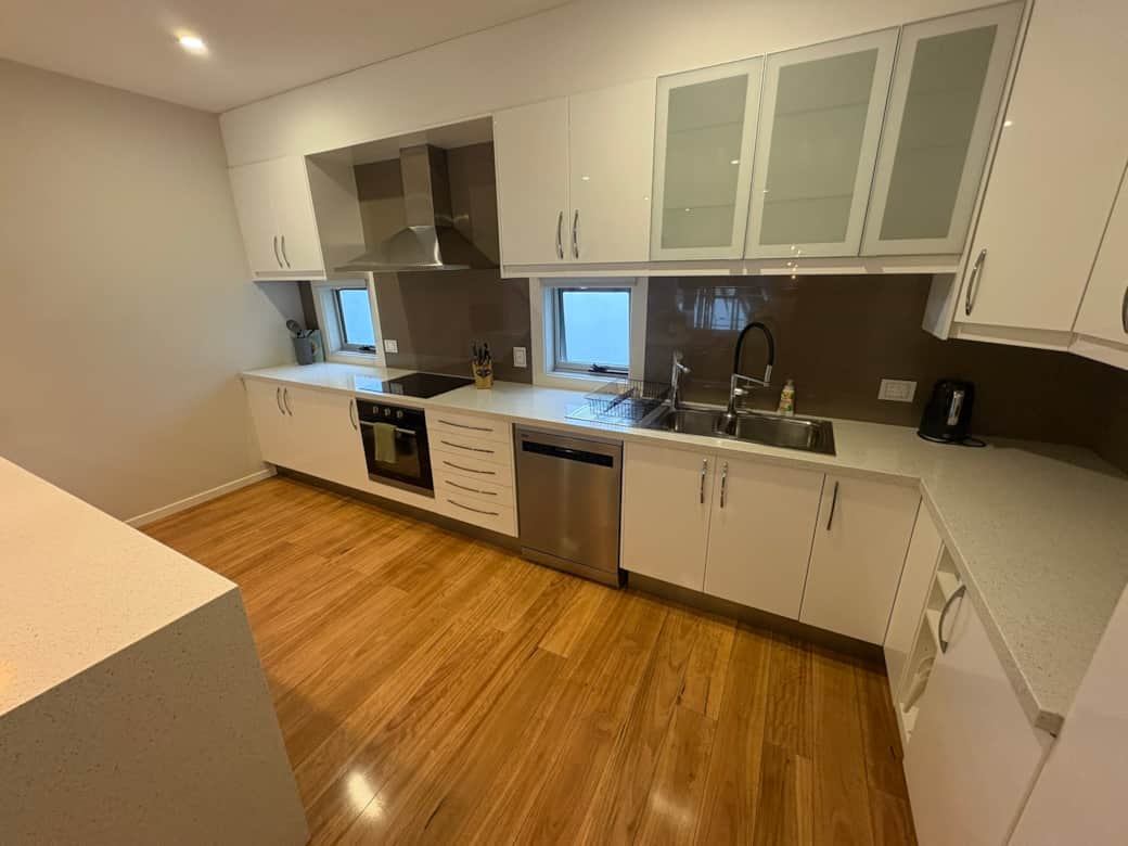 Well-equipped, modern kitchen 