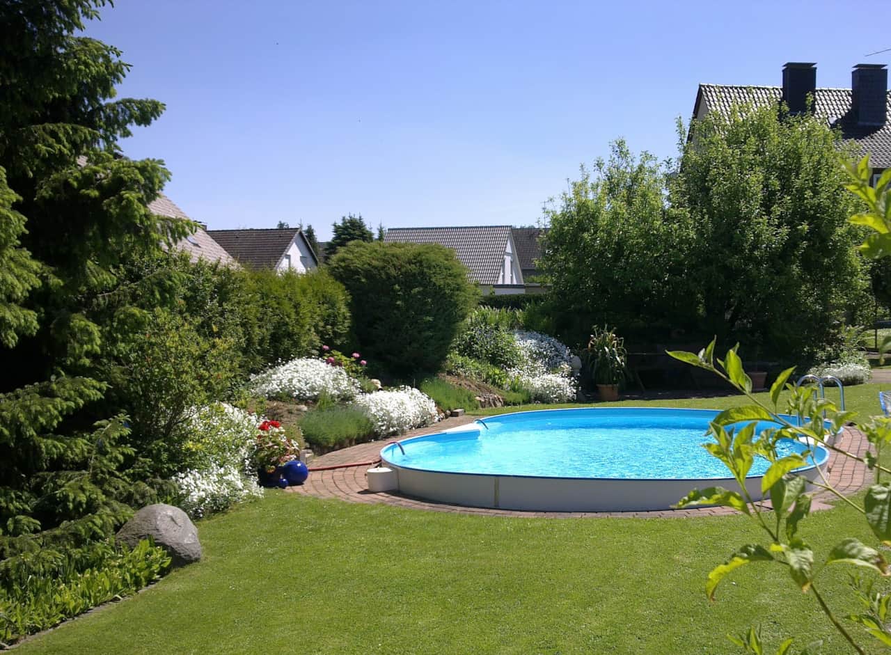 Garten mit Pool