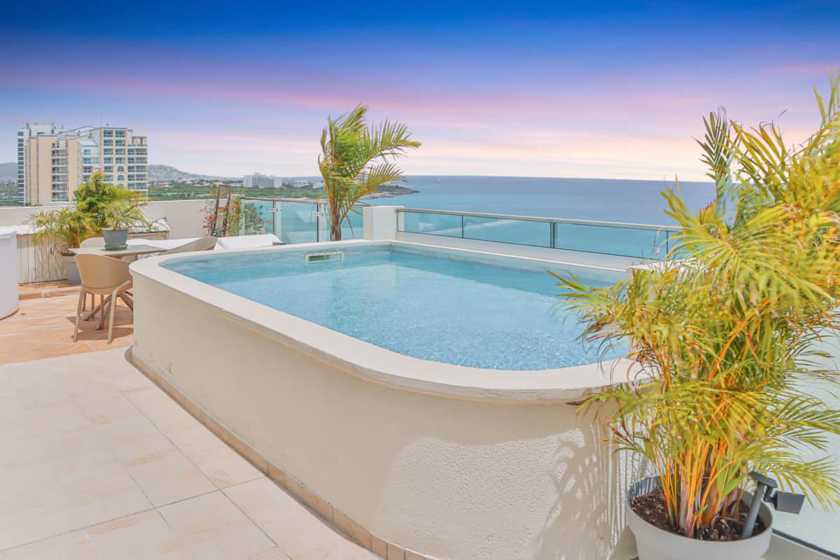 Stunning Spacious Oceanfront Penthouse Apartments image