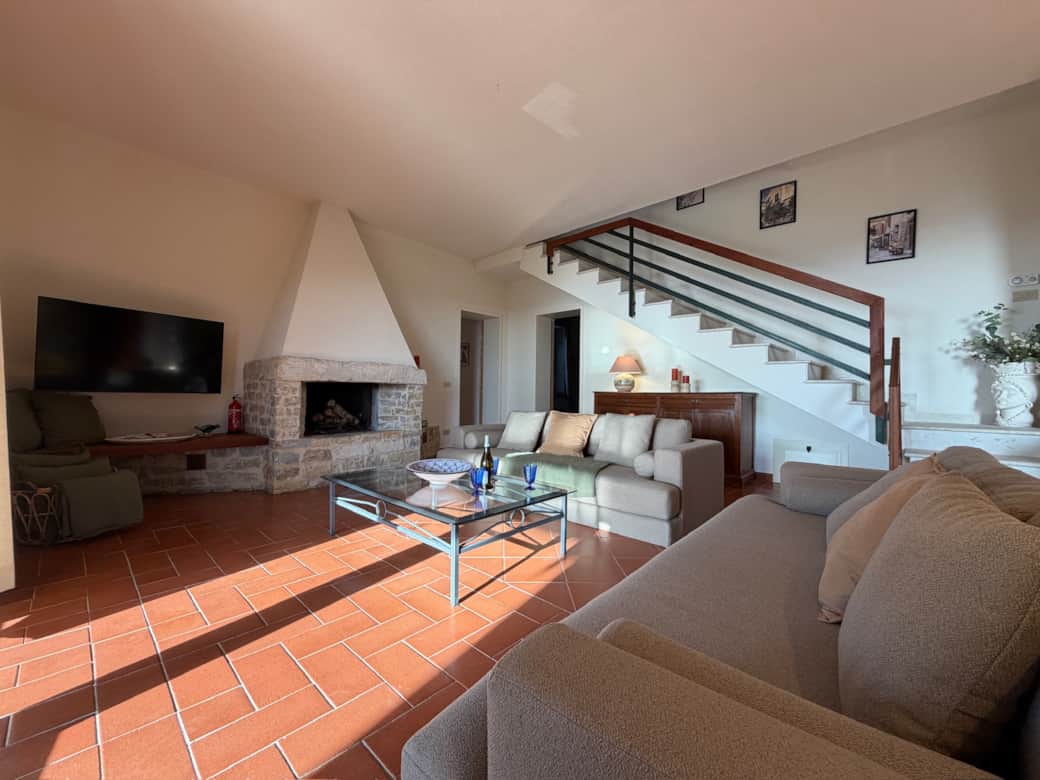 Wohnzimmer mit direktem Zugang zur Terrasse