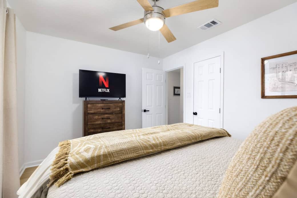 Main Guest Room Pic 2