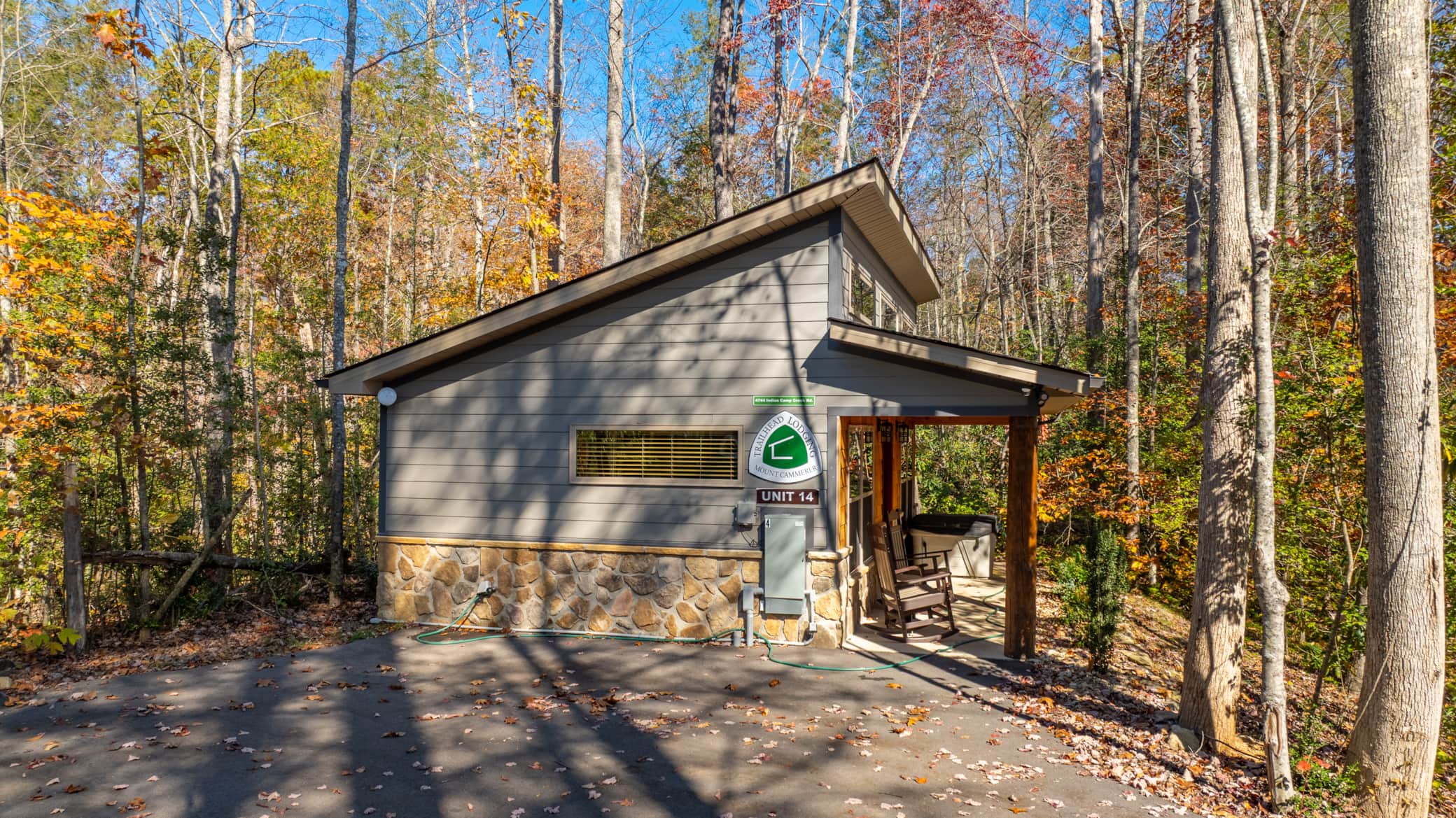 King Cabin 14 | Full Kitchen + Private Hot Tub — Cosby — vacation rental