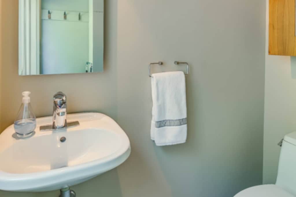 6 Powder Room