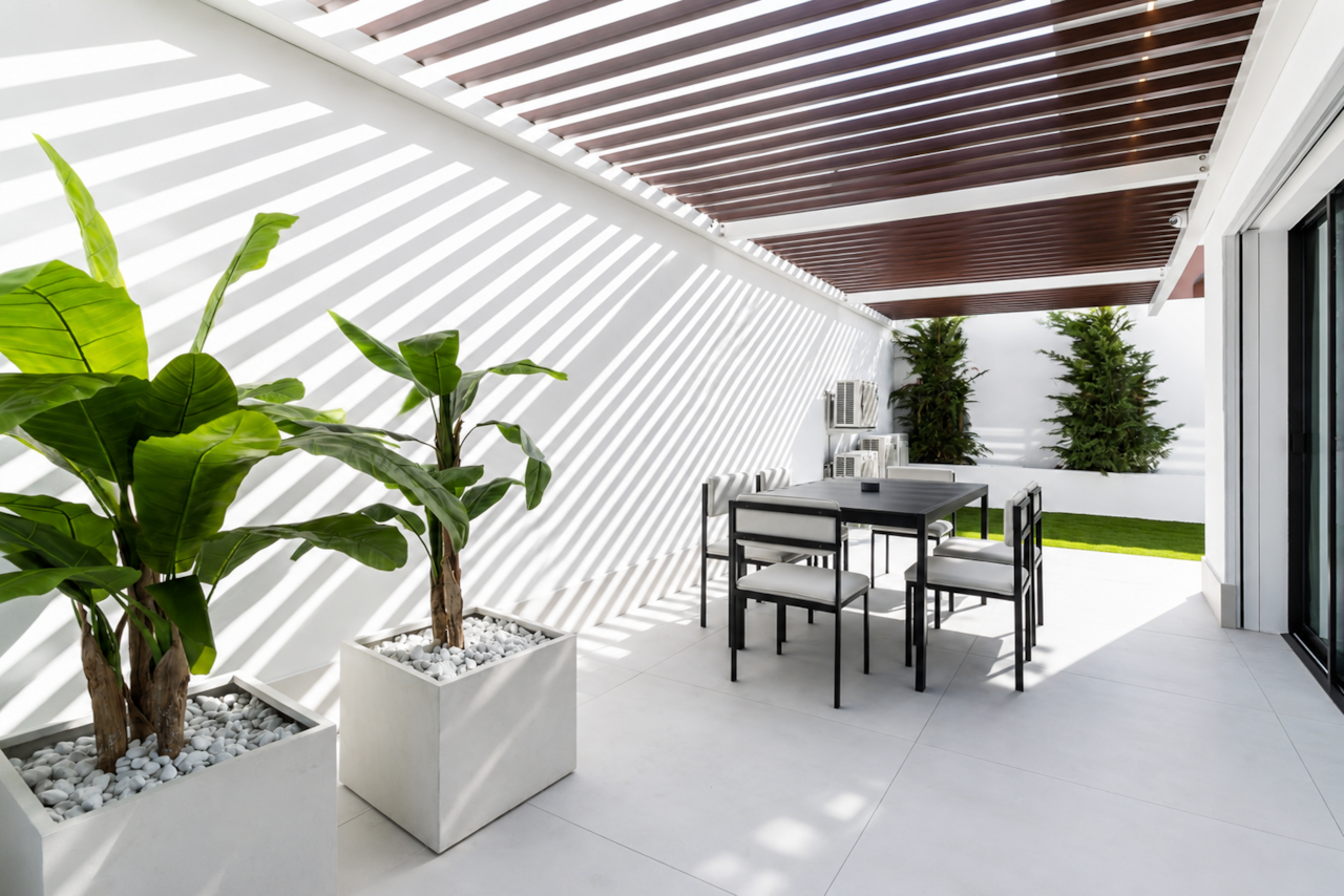AZULIS Athos villa RENTAL12 Golfo Aranci covered outdoor dining terrace pergola