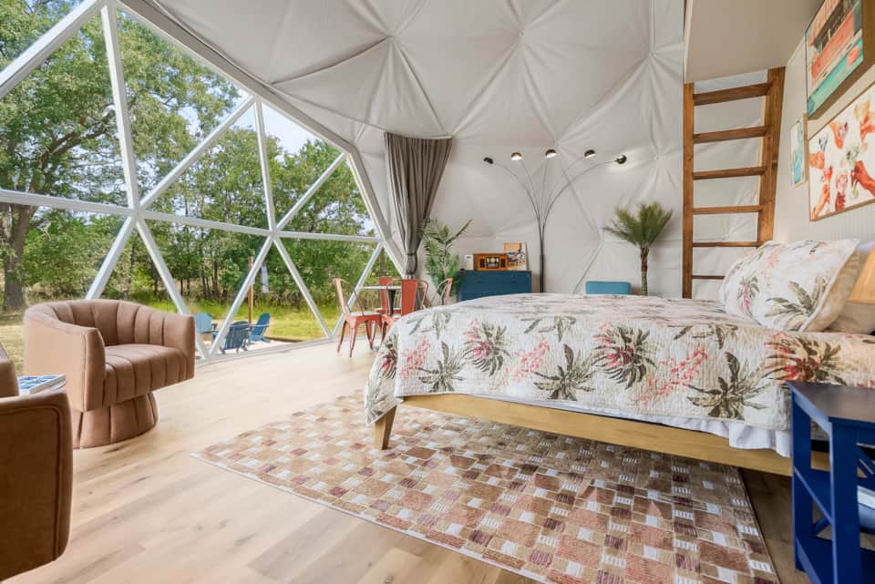 5 O'Clock Somewhere - Tiki Dome w/ Private Hot Tub - Cabin in Lone Oak ...