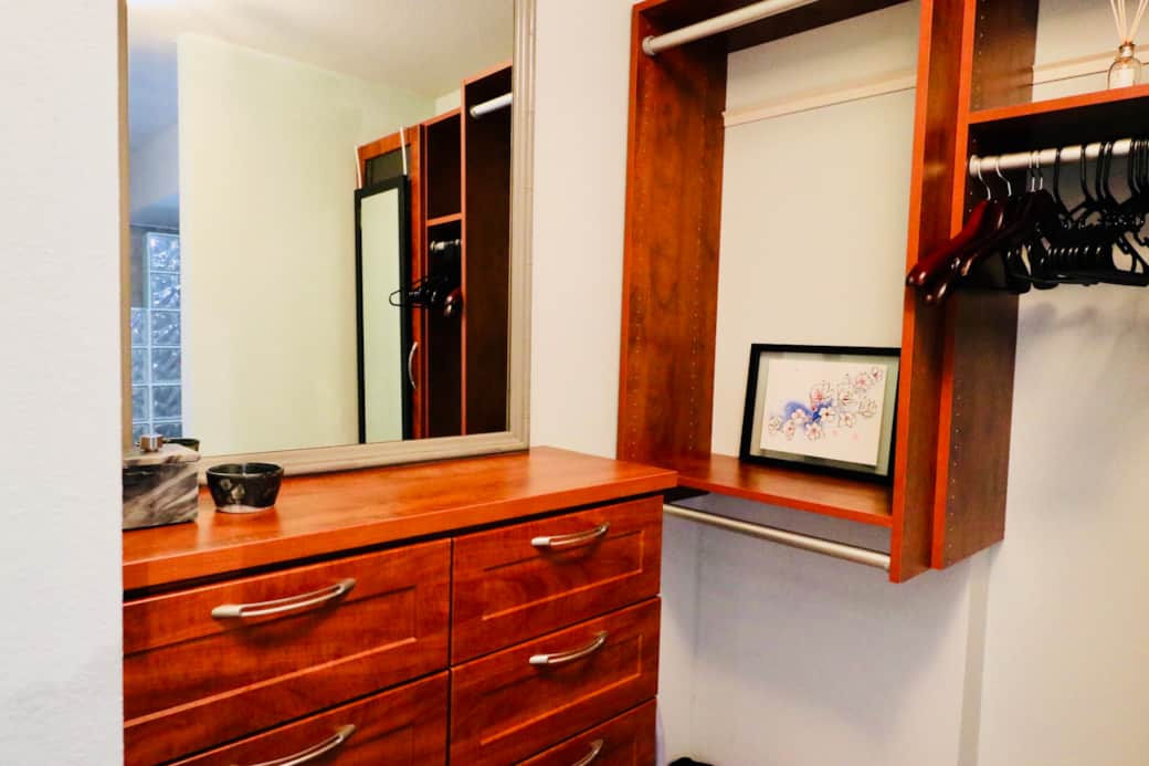 Closet with lots of space. Closet with lots of space.