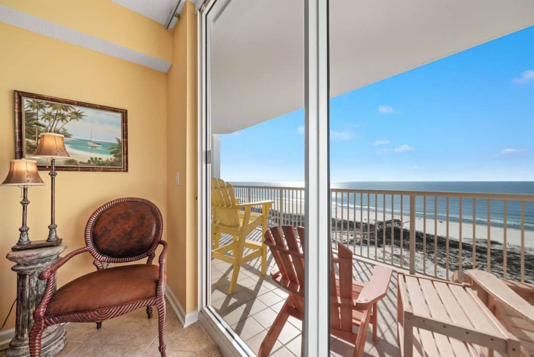 Primary w/ Balcony Access