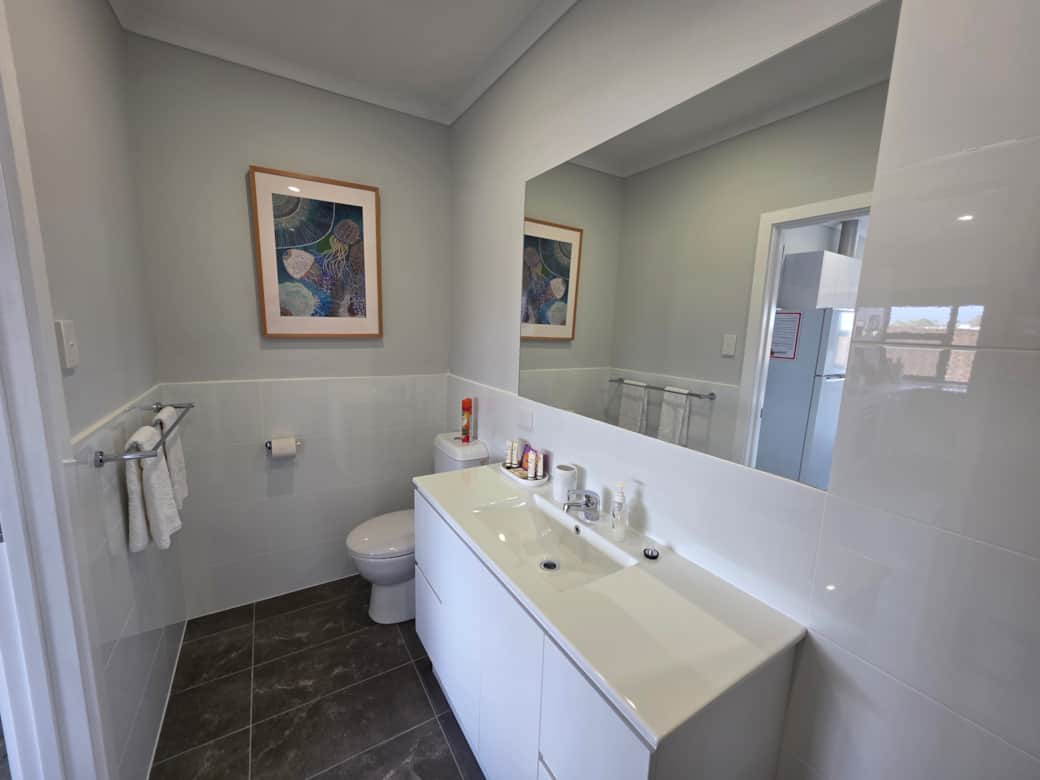 Aart Apt No 5 Bathroom