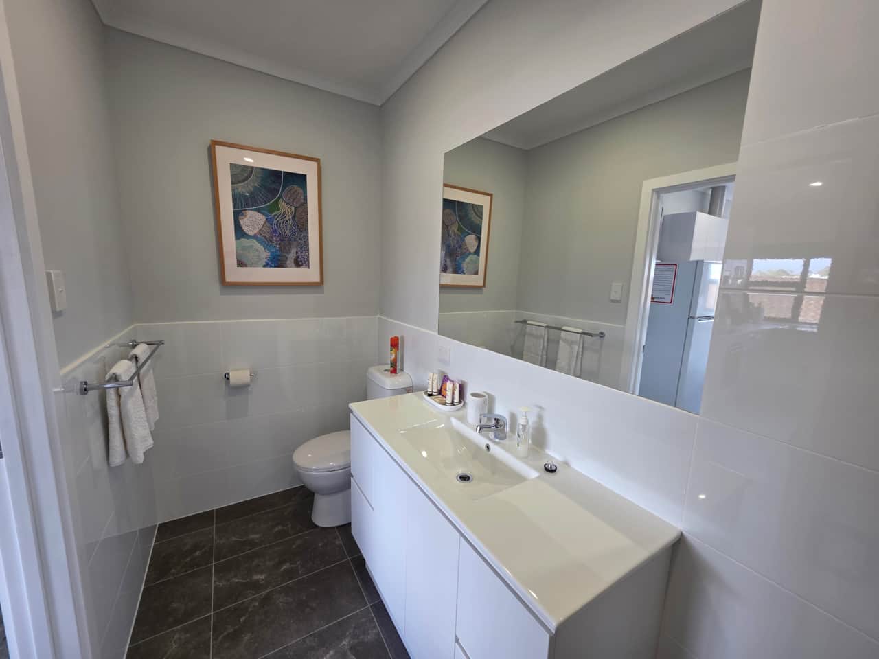 Aart Apt No 5 Bathroom