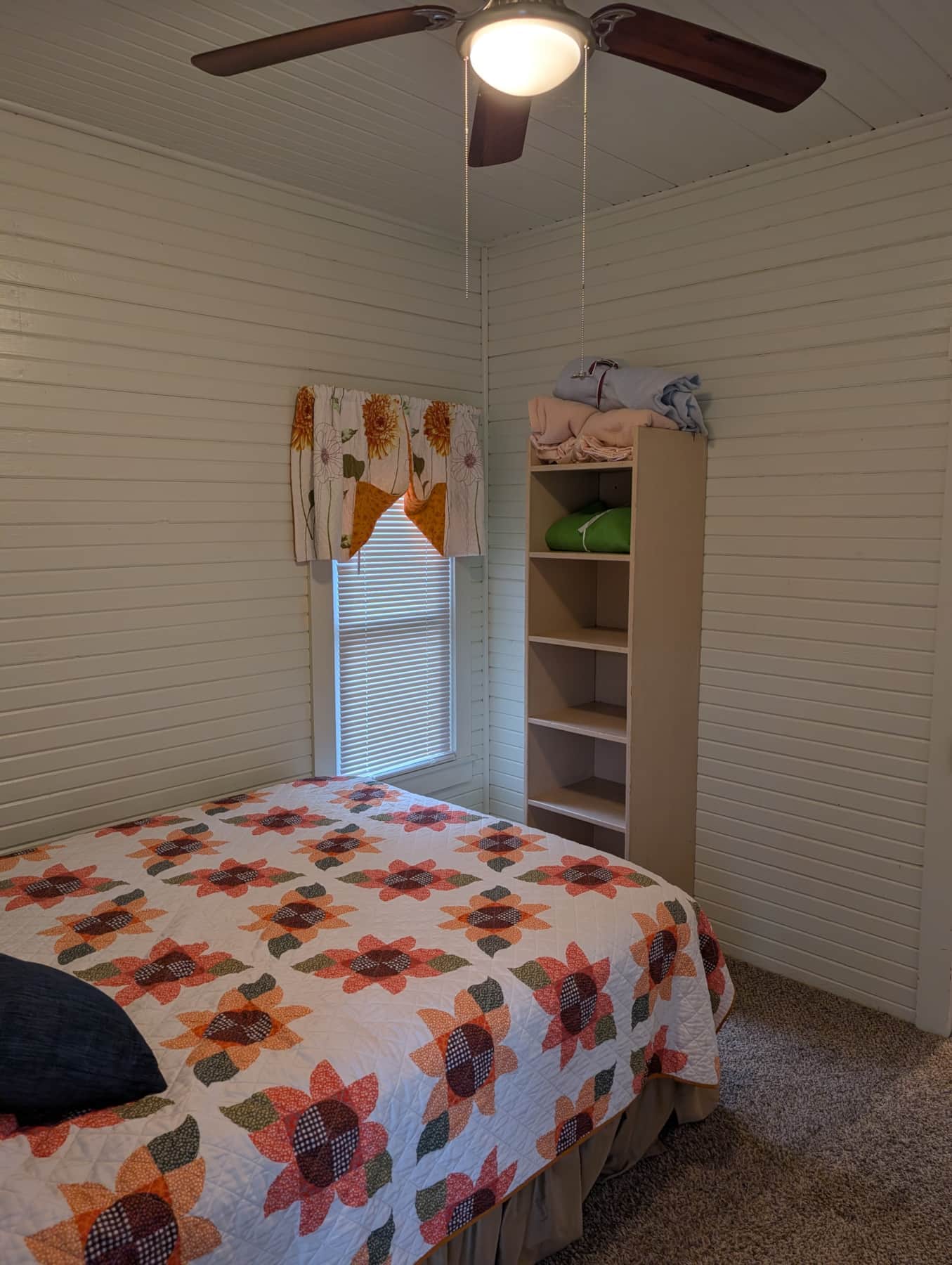 Sunflower - Bedroom 1..jpg