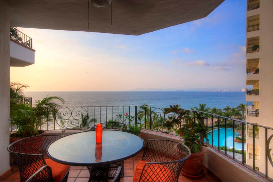 Morning coffee or evening drinks — your front-row seat to the ocean