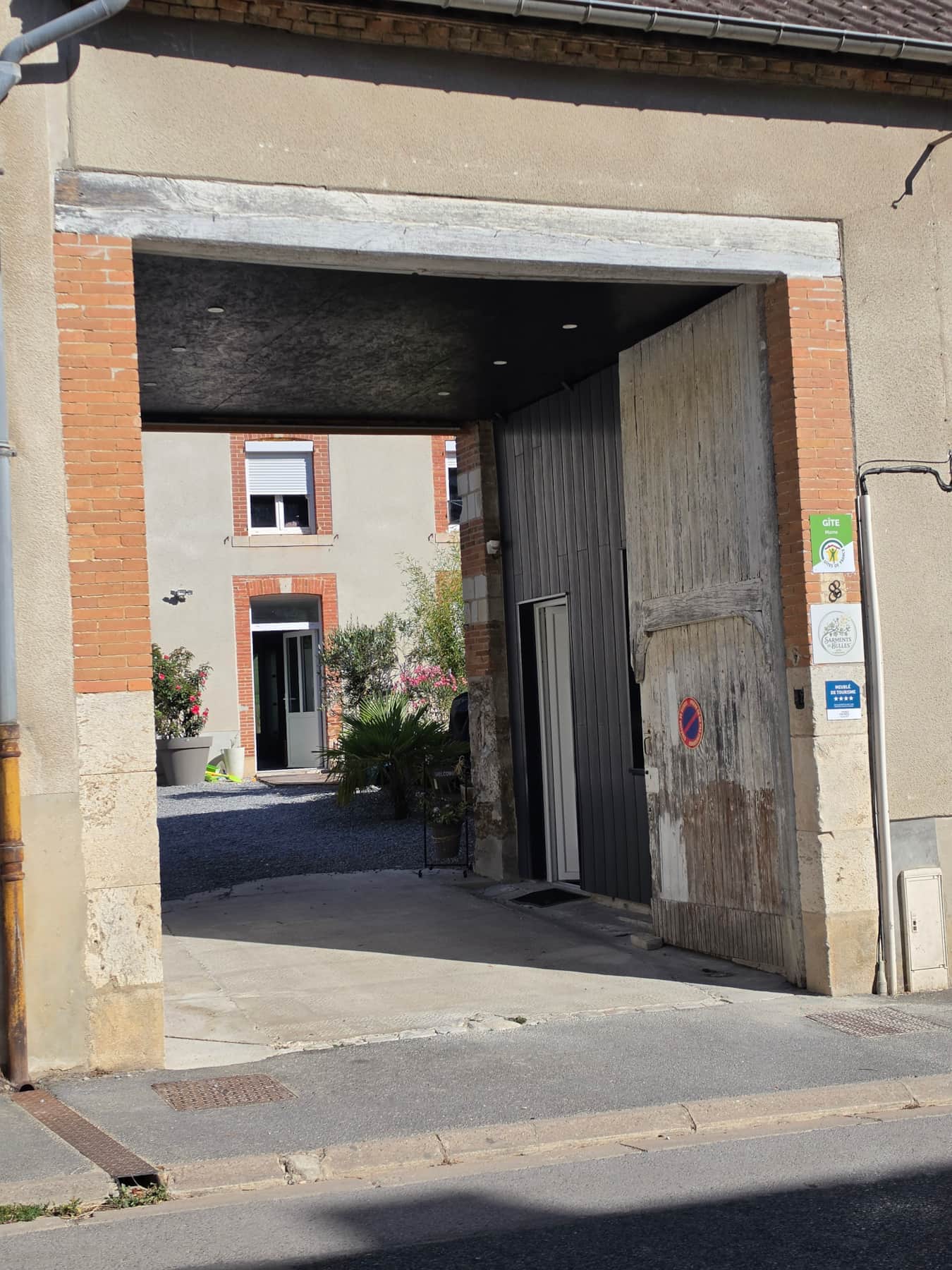 rue.jpg rue.jpg