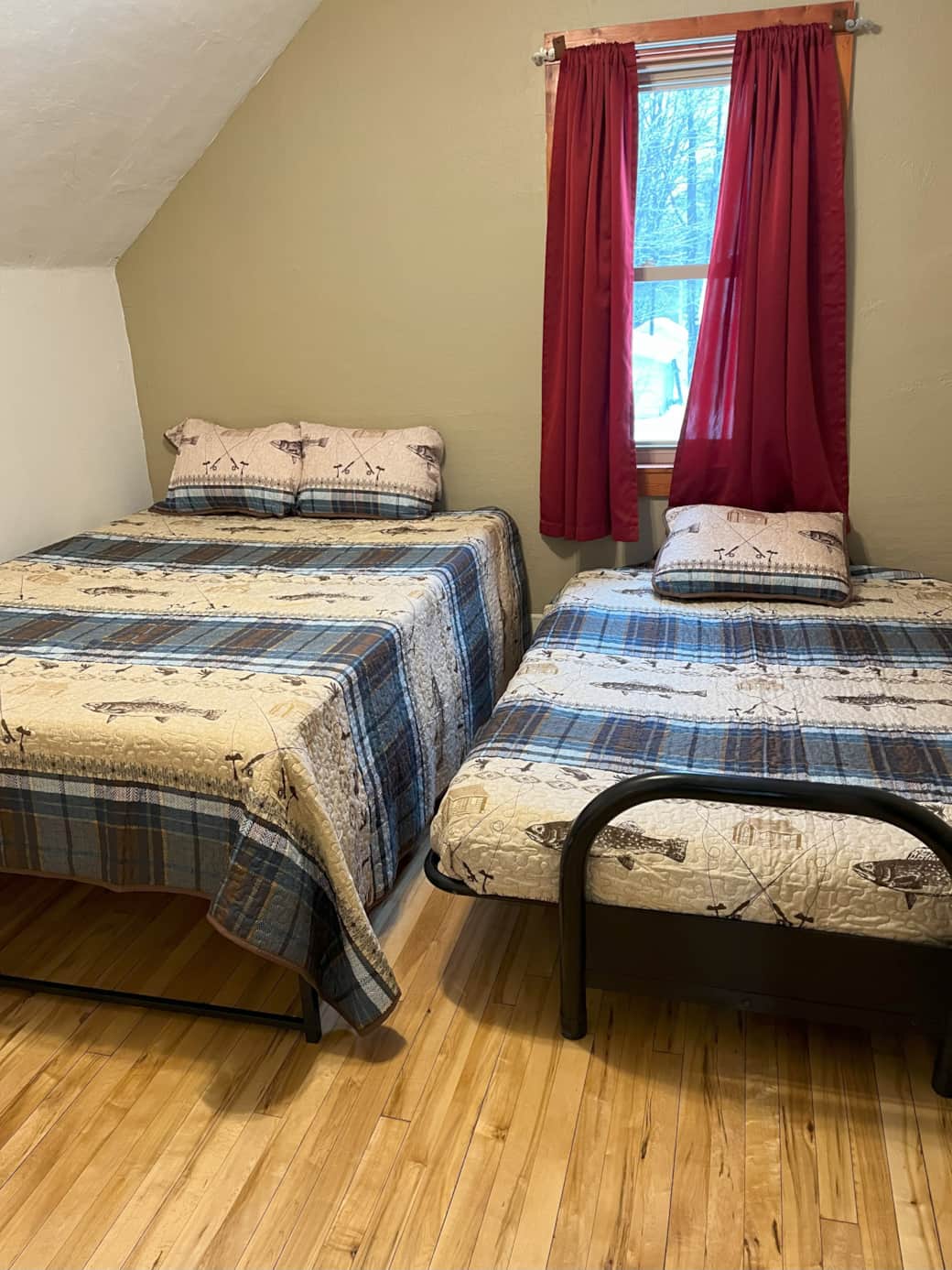 Bedroom 2 - queen with futon down