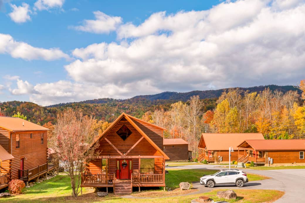 Beautiful mountain backdrop and charming cabin neighborhood views Beautiful mountain backdrop and charming cabin neighborhood views