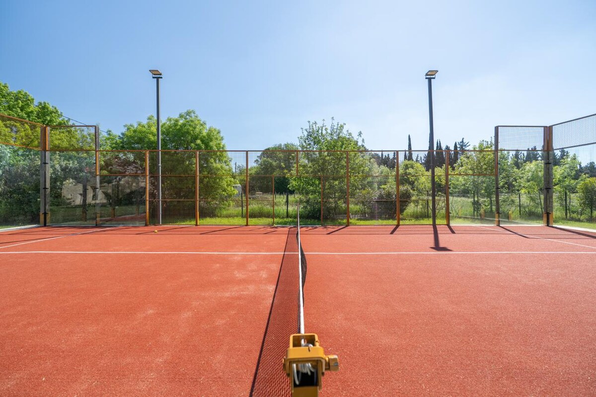 Provençal farmhouse & padel court swimming pool AC