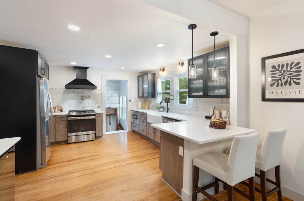 Gas stove, oven, full-sized refrigerator, dishwasher and large farm-style sink. Gas stove, oven, full-sized refrigerator, dishwasher and large farm-style sink.