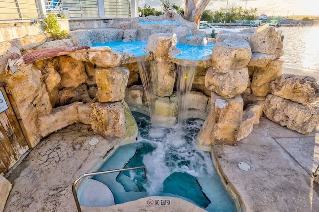 OUR FAVORITE PLACE!!!!! THIS IS THE SECOND JACUZZI IN THE DEVELOPMENT, ALSO OPEN LATE FOR NIGHT TIME USE.