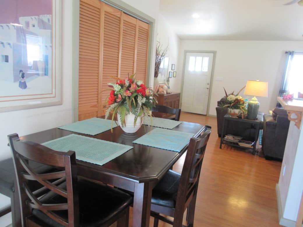 Sandy clove cottage dining area