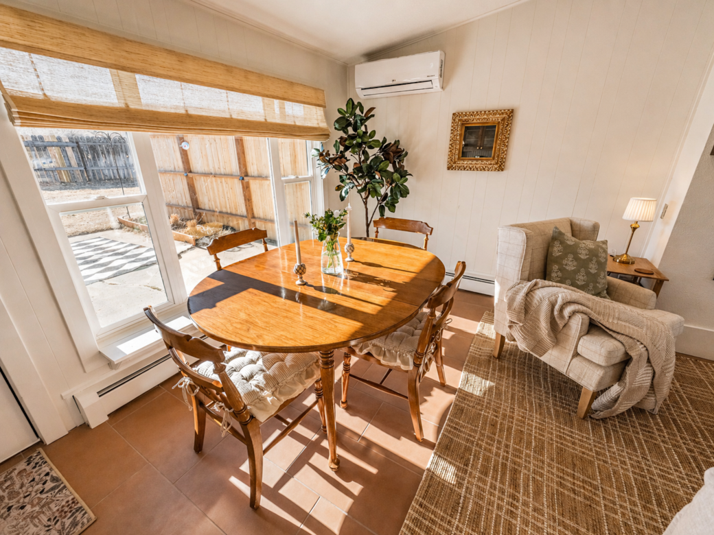 Stay Casper+ Dining Room