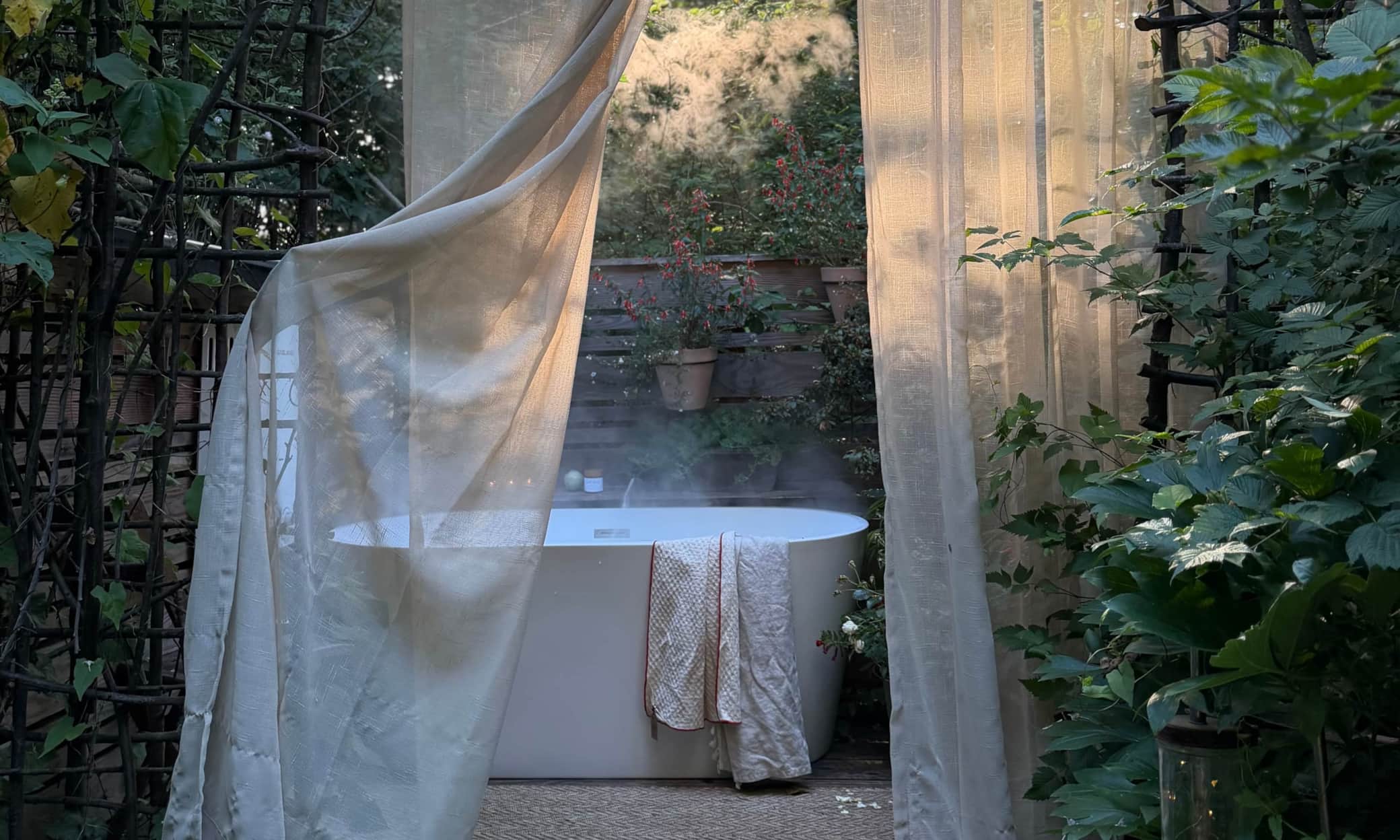 Chickadee Cottage outdoor bath