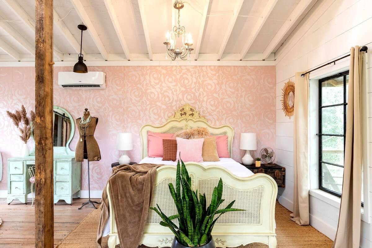 1x Queen Bed