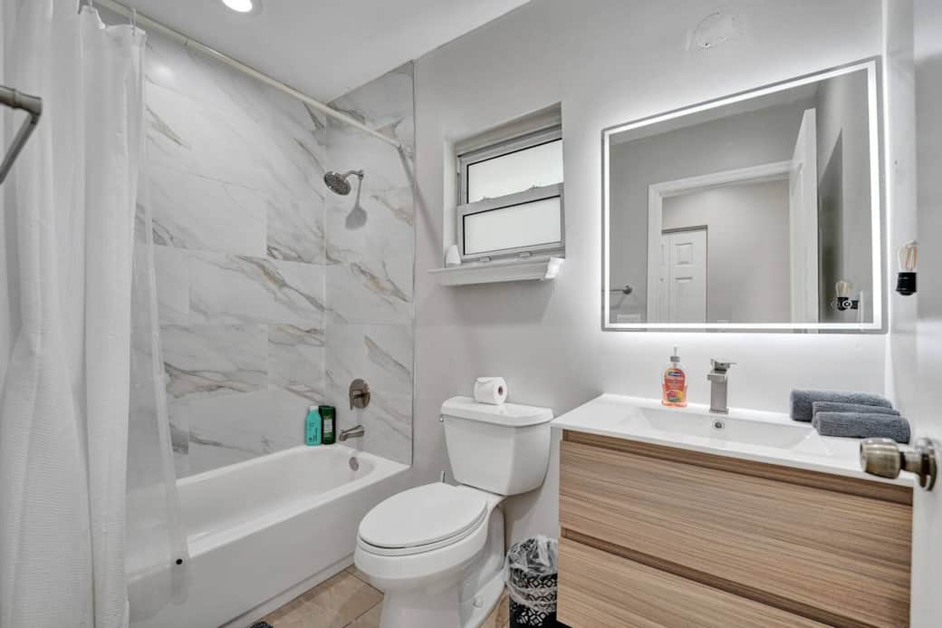 Master bathroom 