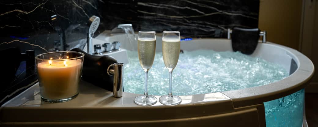 Jacuzzi champagne Love room - Le Mans