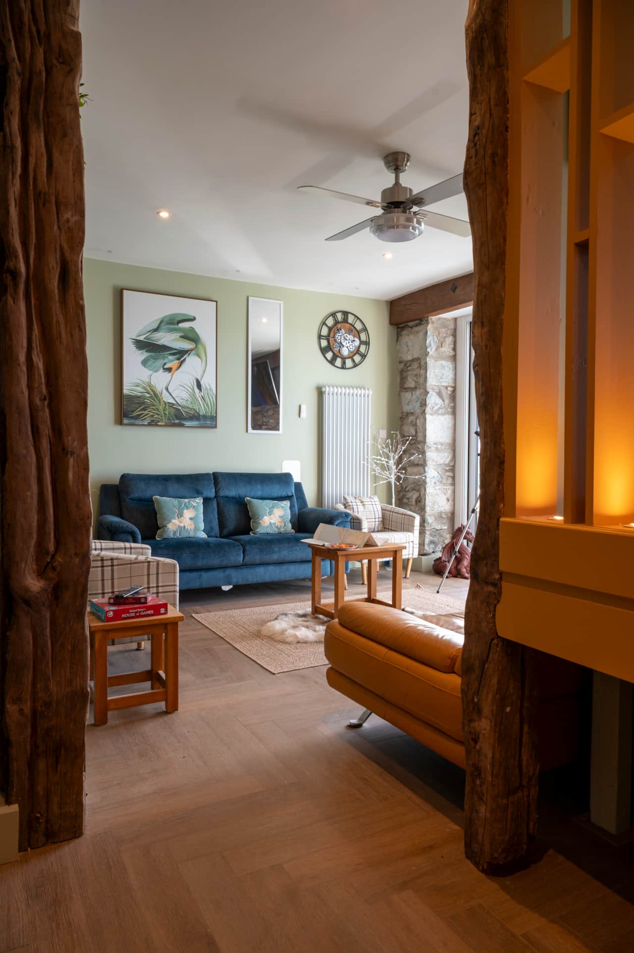Coastal cottage lounge with bay windows