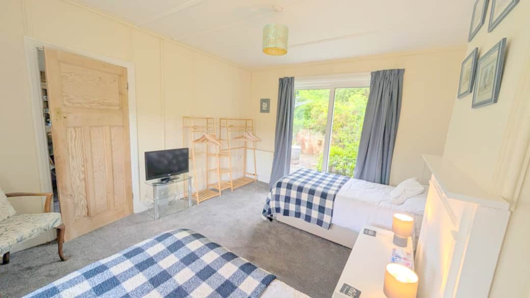 Twin Bedroom