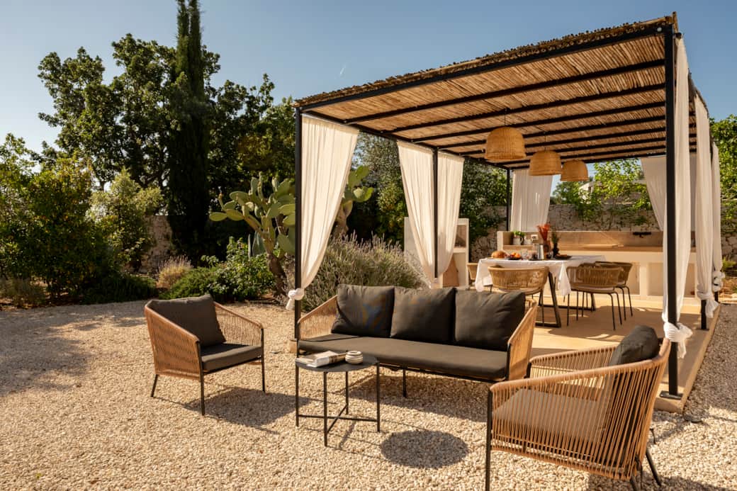 Outdoor kitchen