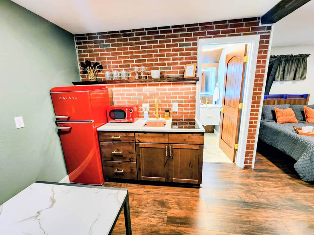 Beautiful and well-stocked Kitchenette Beautiful and well-stocked Kitchenette
