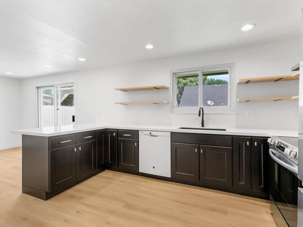 18-1345 Radford Dr-26