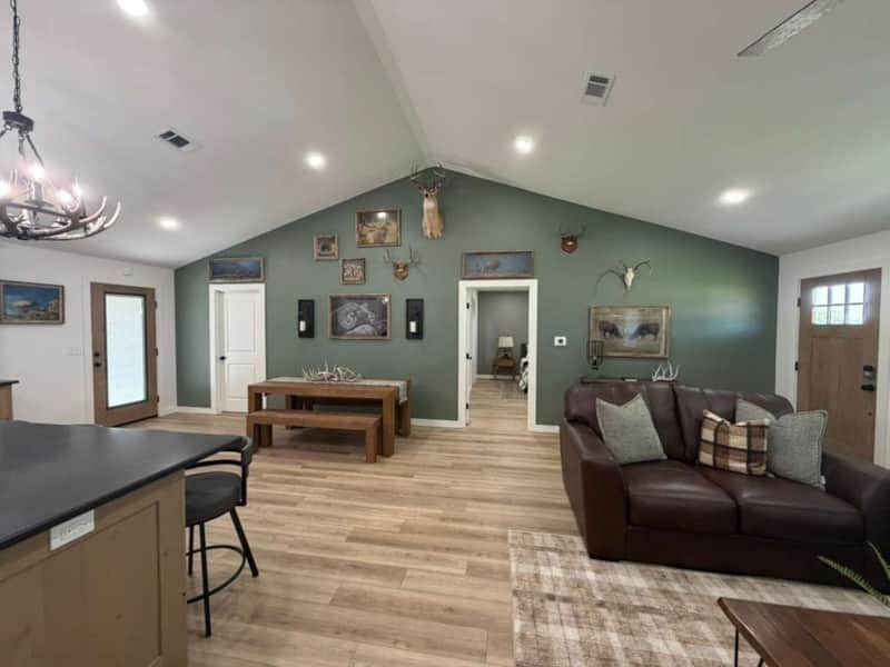 Hunter’s Lodge