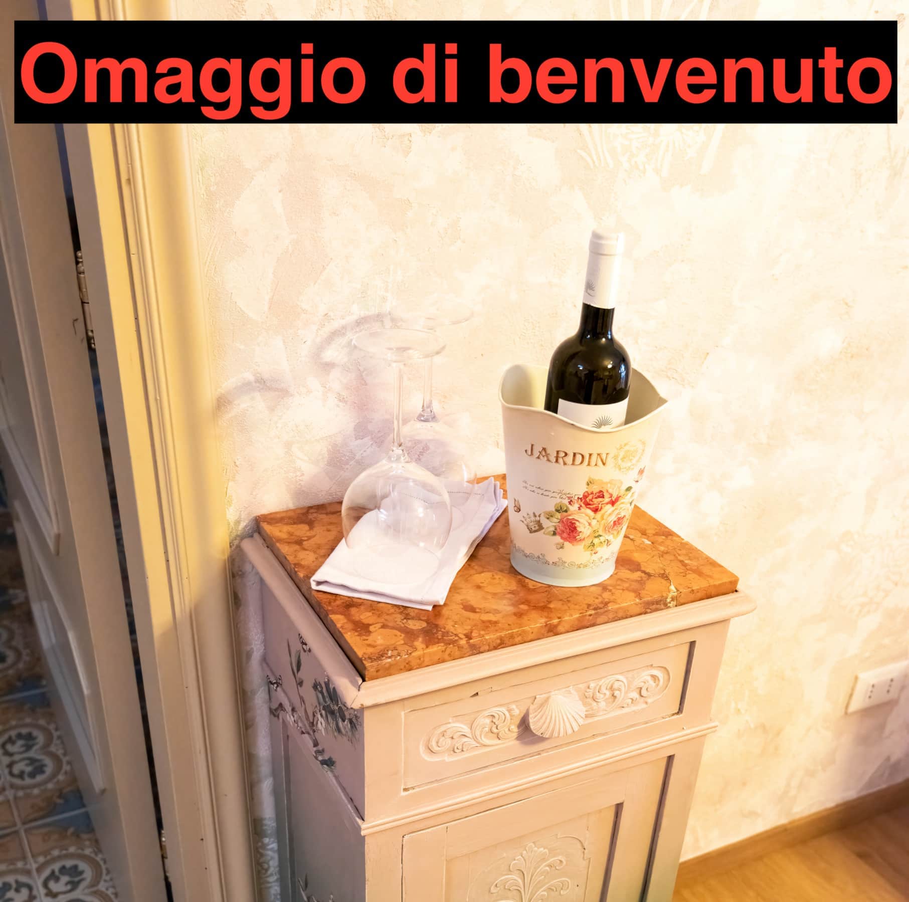 https://l.icdbcdn.com/oh/b2ba1933-5dcc-470b-a95e-a212ad45e7c7.jpg?w=2080-13