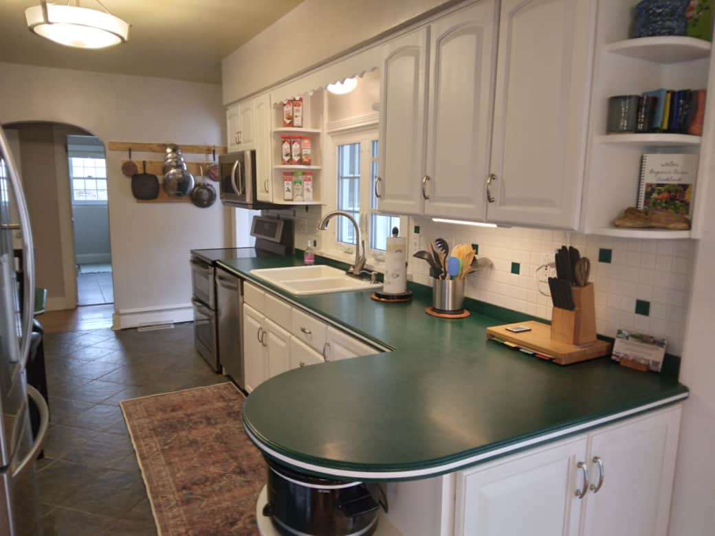 Choose any color for the undercounter lights Choose any color for the undercounter lights