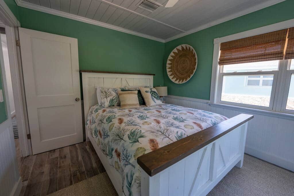 Queen guest bed with high-end, Pottery Barn linens Queen guest bed with high-end, Pottery Barn linens