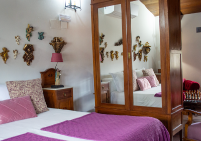 vista de la habitación con el armario