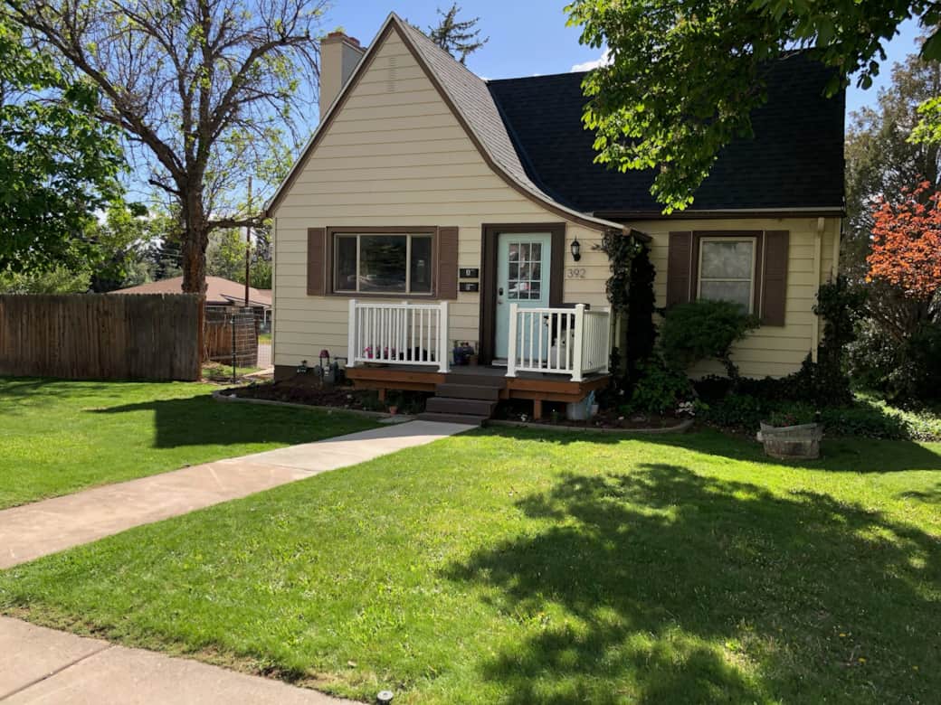 Historic Cedar City cottage with a cozy porch, steps from SUU and the Shakespeare Festival. Historic Cedar City cottage with a cozy porch, steps from SUU and the Shakespeare Festival.