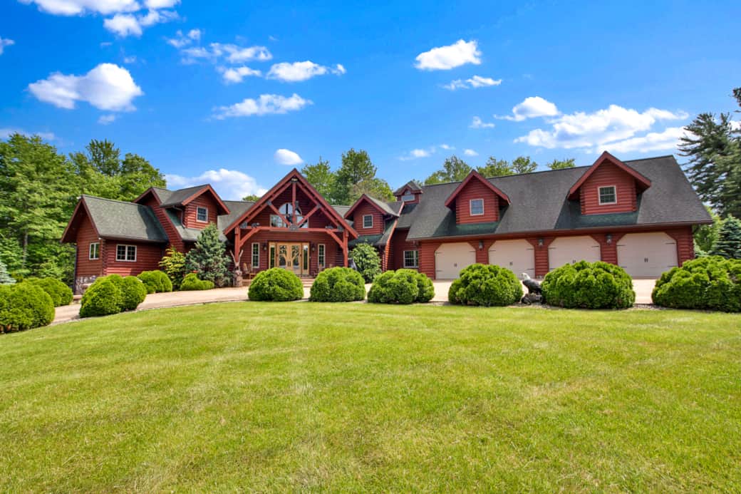 Call MVR Vacation Rentals at 570-948-1293 to book your stay today! 