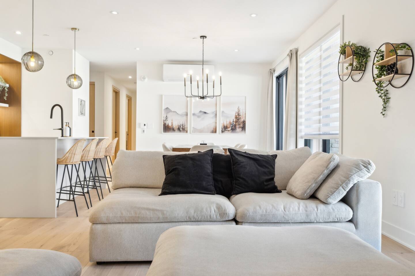 High-end ski cottage Mont-Tremblant near slopes and outdoor activities