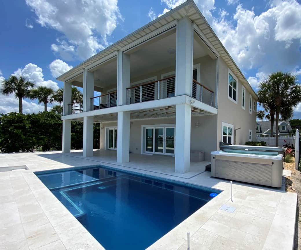 Pool, Hot Tub and Outdoor Shower