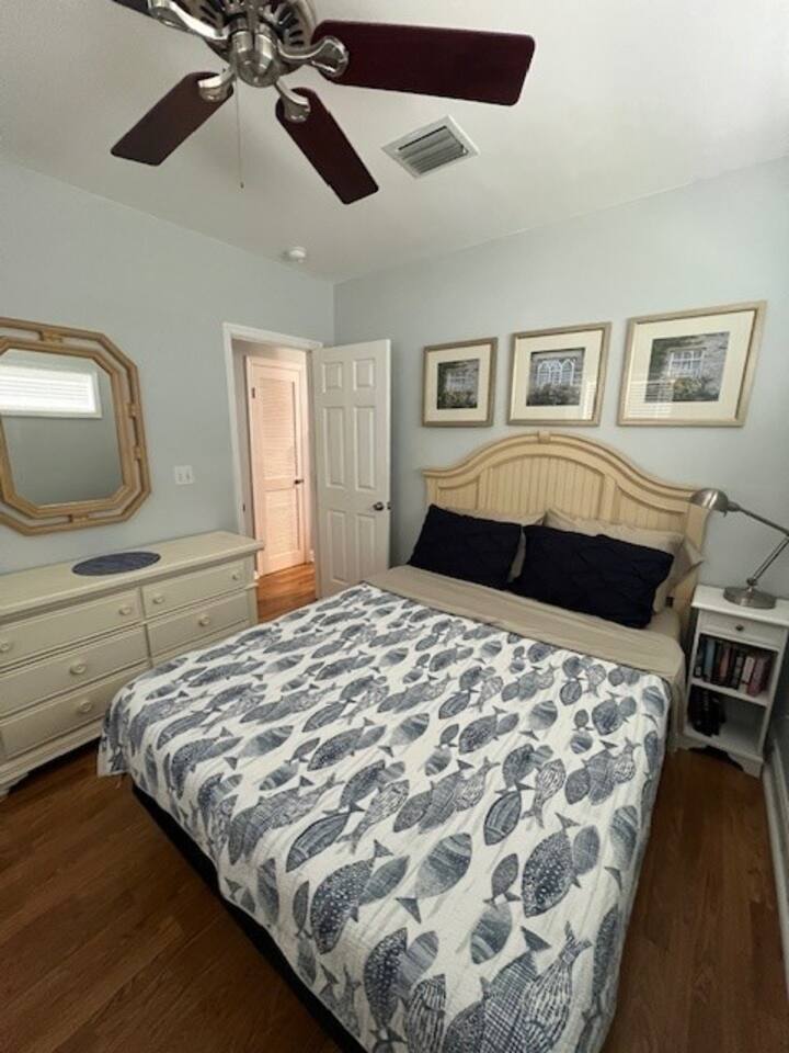 First Floor -1 Bedroom Condo Steps from Beach photo 5