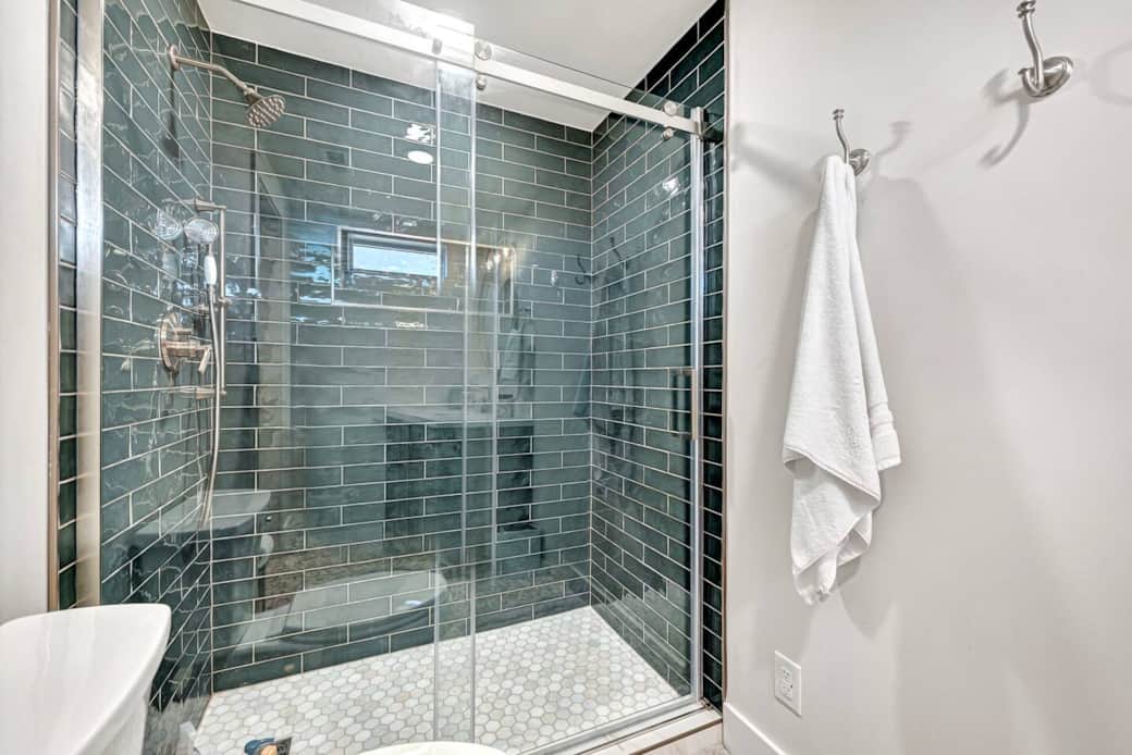 King Bathroom shower