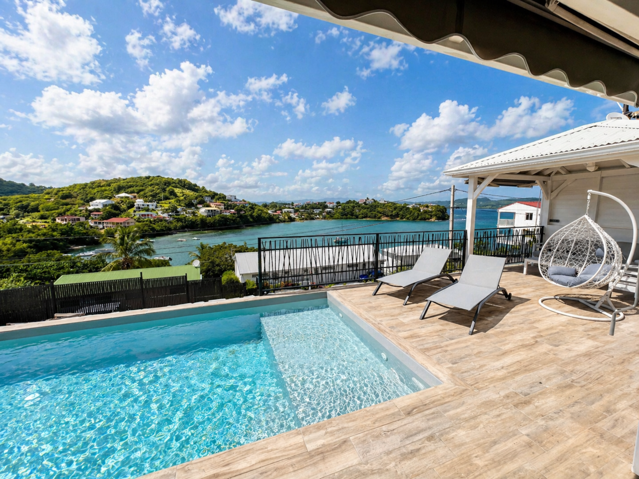 Piscine - vue sur mer