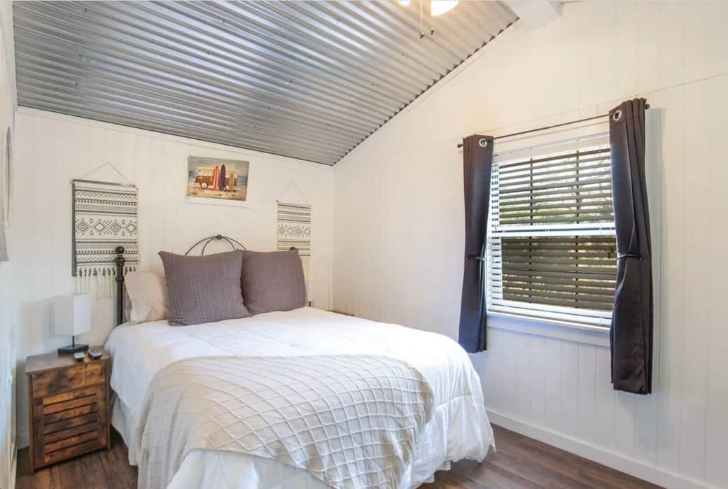 Cabin A: Bedroom (Queen bed) Cabin A: Bedroom (Queen bed)