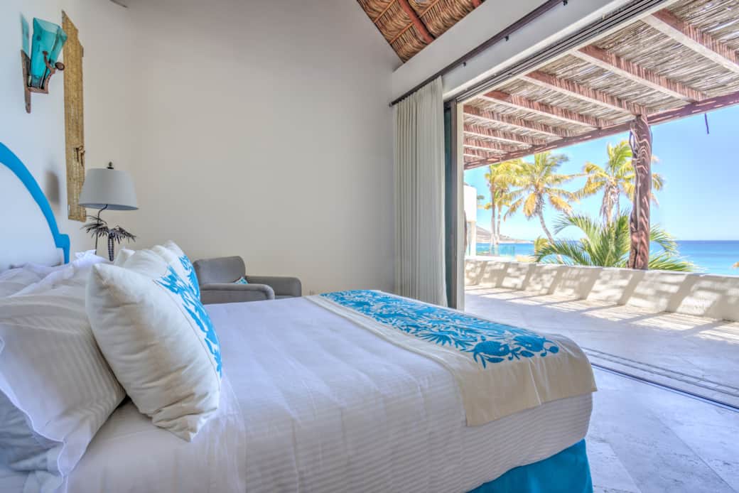 King-size bed with ocean view King-size bed with ocean view